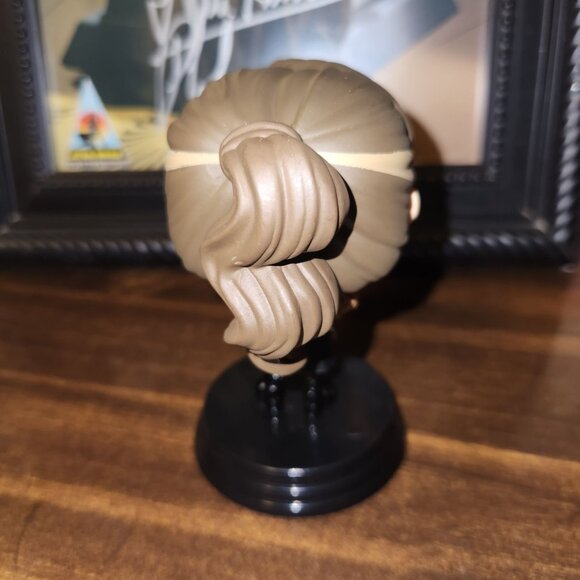 Pop! Star Wars QiRa Vinyl Bobblehead Figure 241 Collectible Toy New In Box - Picture 4 of 9